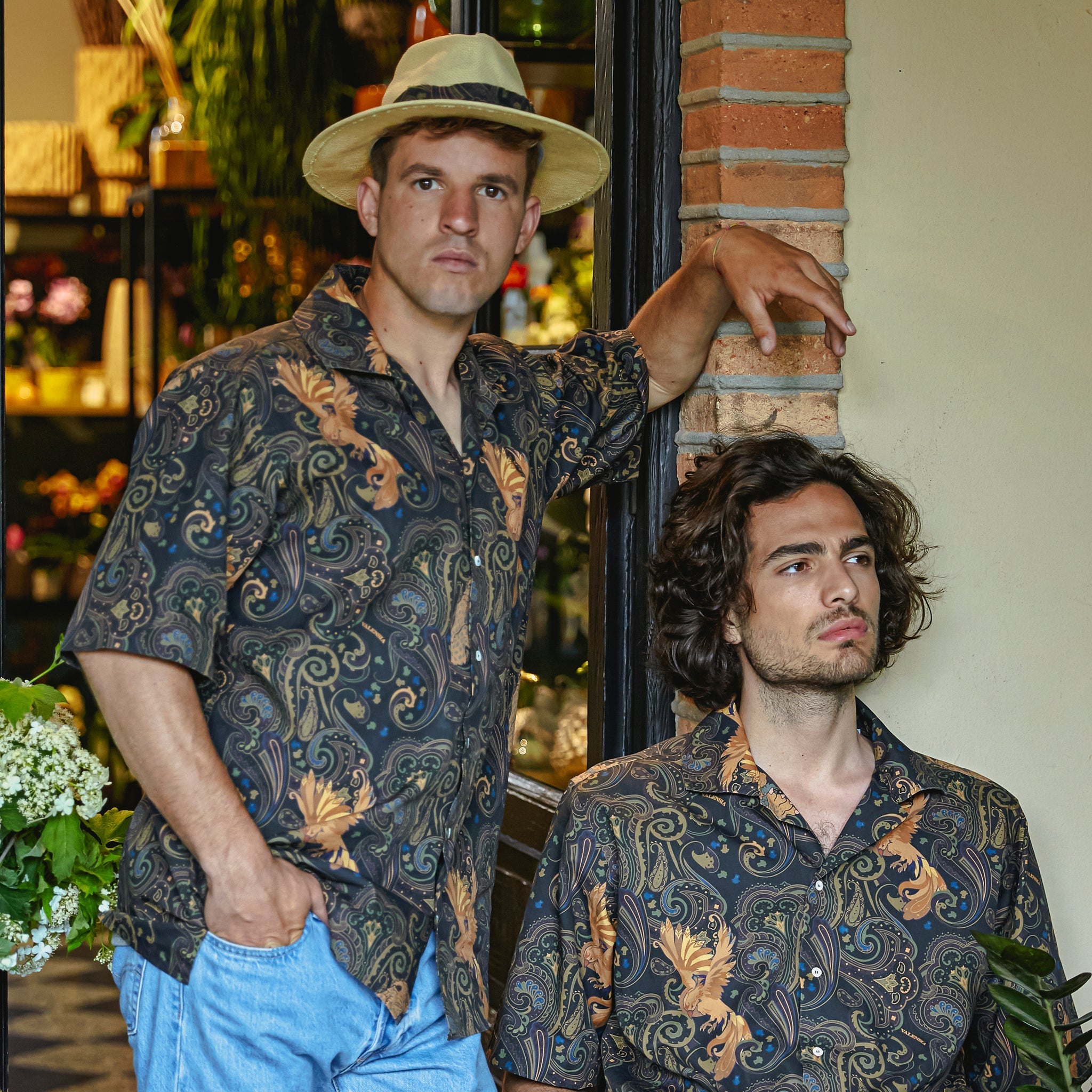 CAMICIA FANTASIA NERA IN COTONE ORGANICO A MANICHE CORTE - VALENSIA MODA