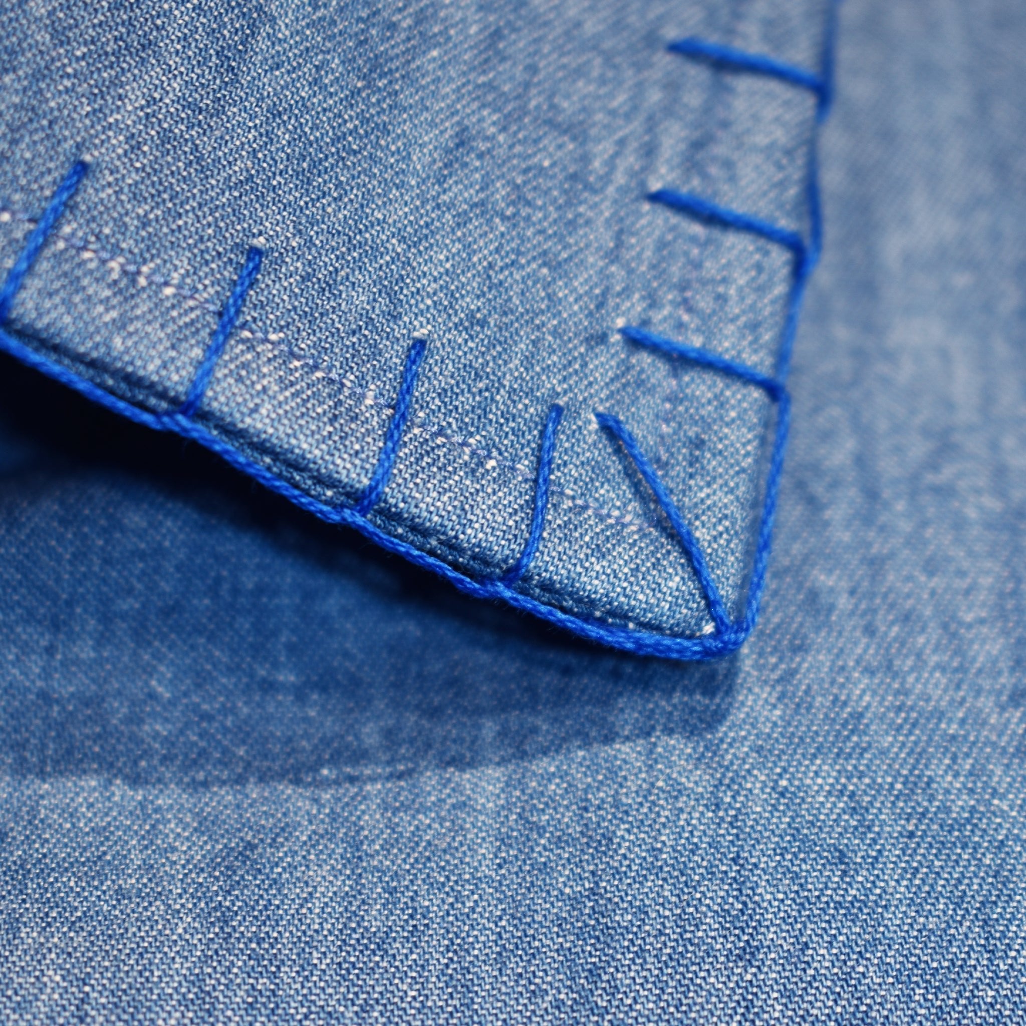 Camicia jeans con profili ricamati a mano - VALENSIA